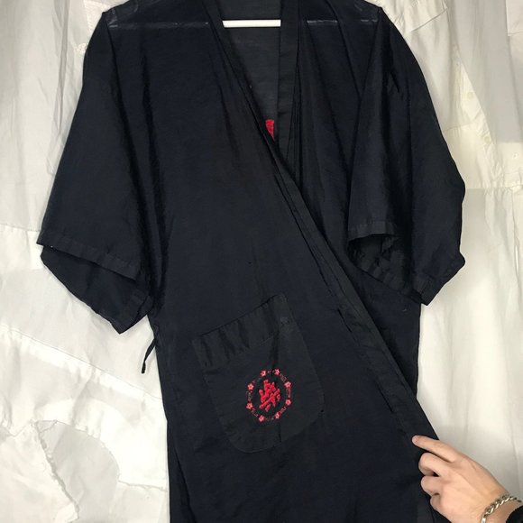 Vintage Embroidered Silk blend kimono robe. - Picture 3 of 11